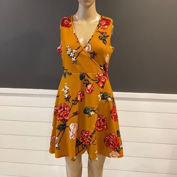 PLANET GOLD DRESS - Picture 1 of 3